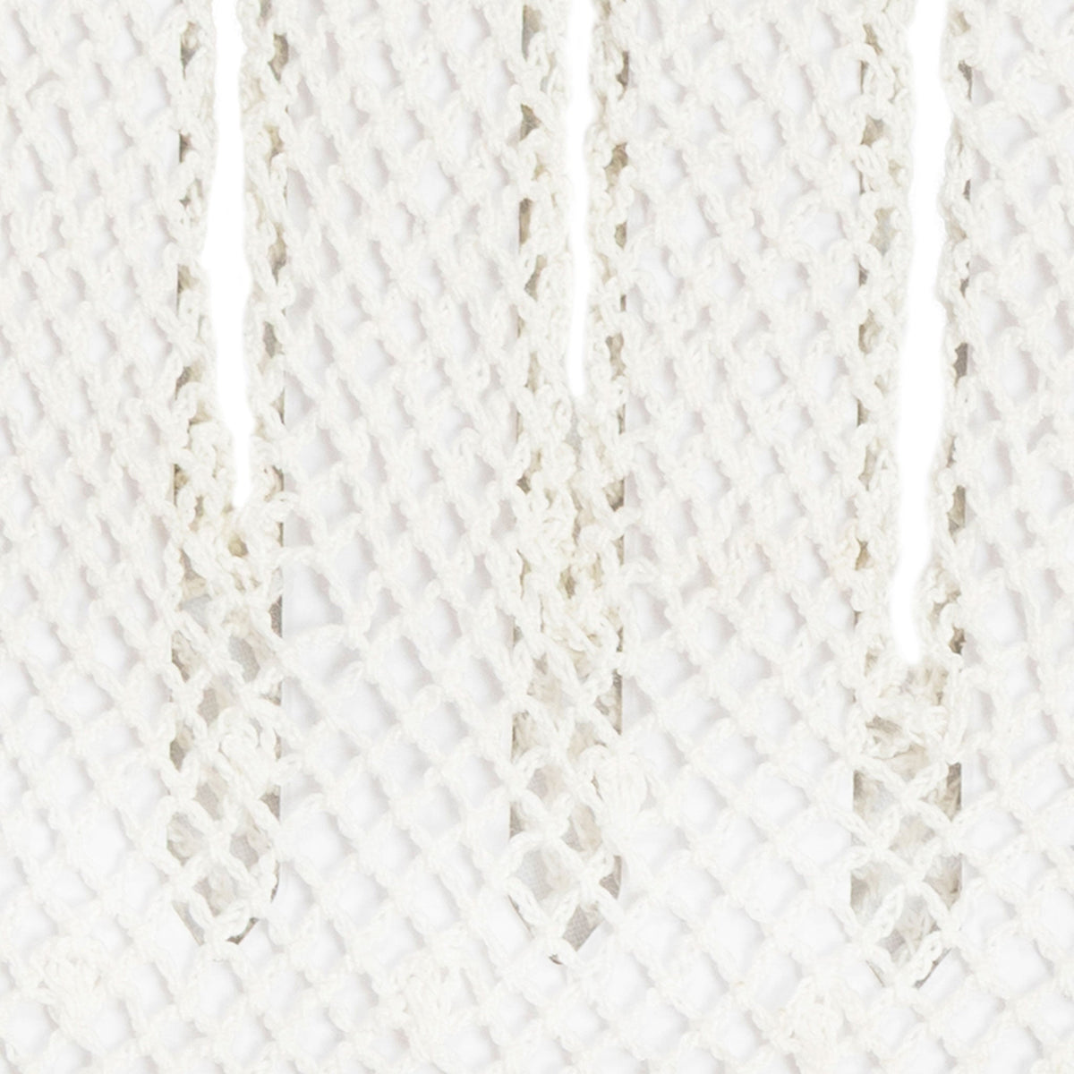 Women's cotton crochet gloves in ecru - close up on the fingers