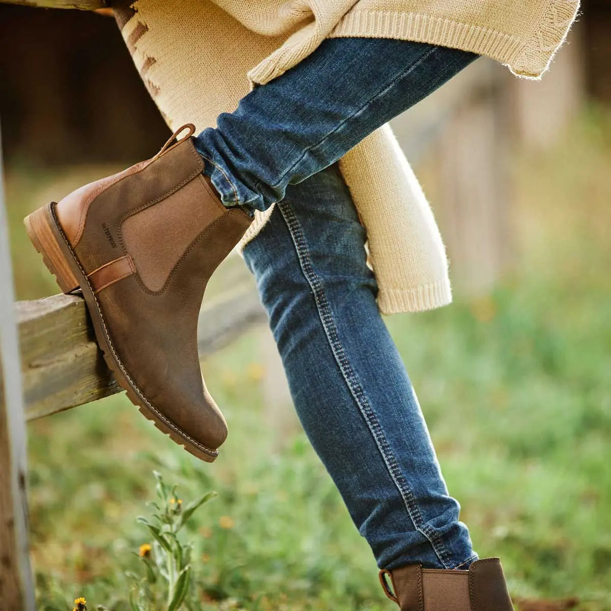 ARIAT Wexford H2O Waterproof Chelsea Boots - Womens - Java