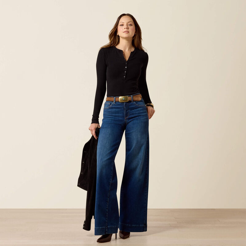 Ariat High Rise Revel Vilma Ultrastretch Wide Leg Jeans in Norwalk, full outfit view