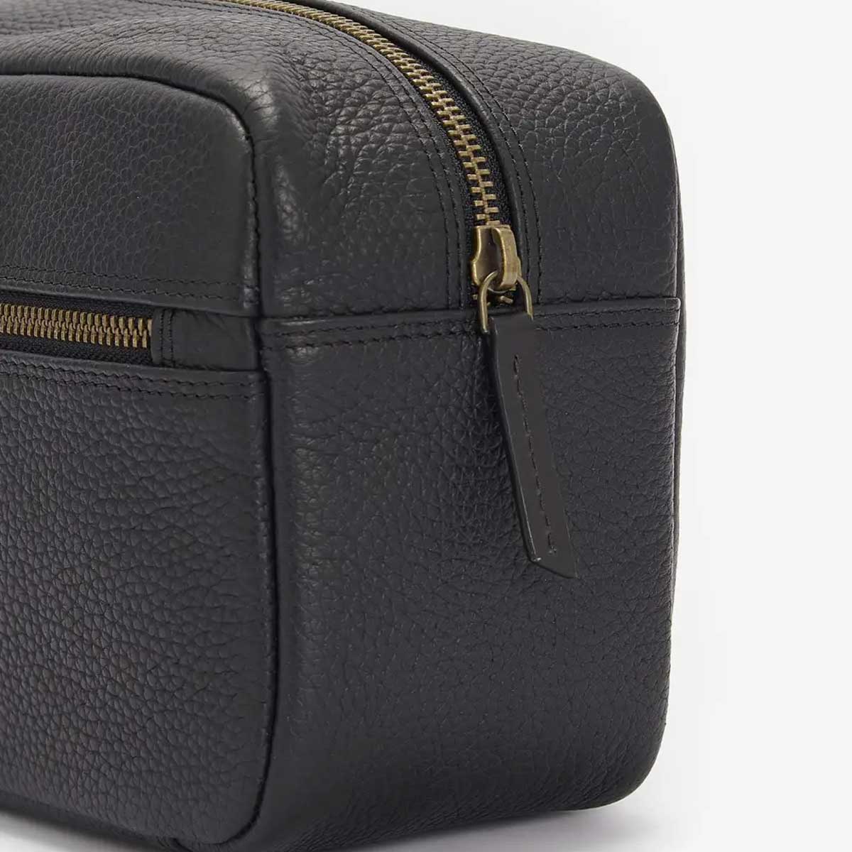BARBOUR Highgate Leather Washbag - Black