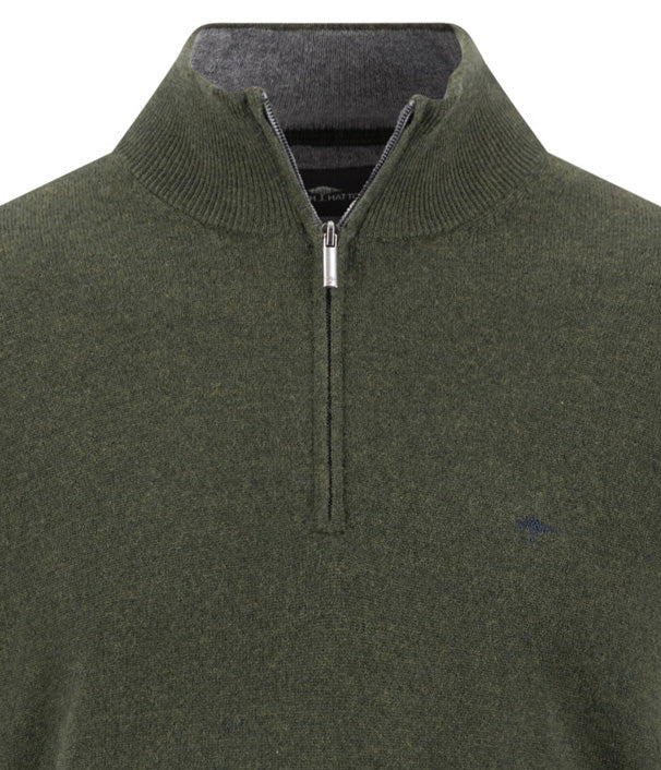Fynch Hatton men's troyer 1/4 zip merino cashmere sweater in Cypress – close-up of the quarter zip, stand collar and knitted fabric