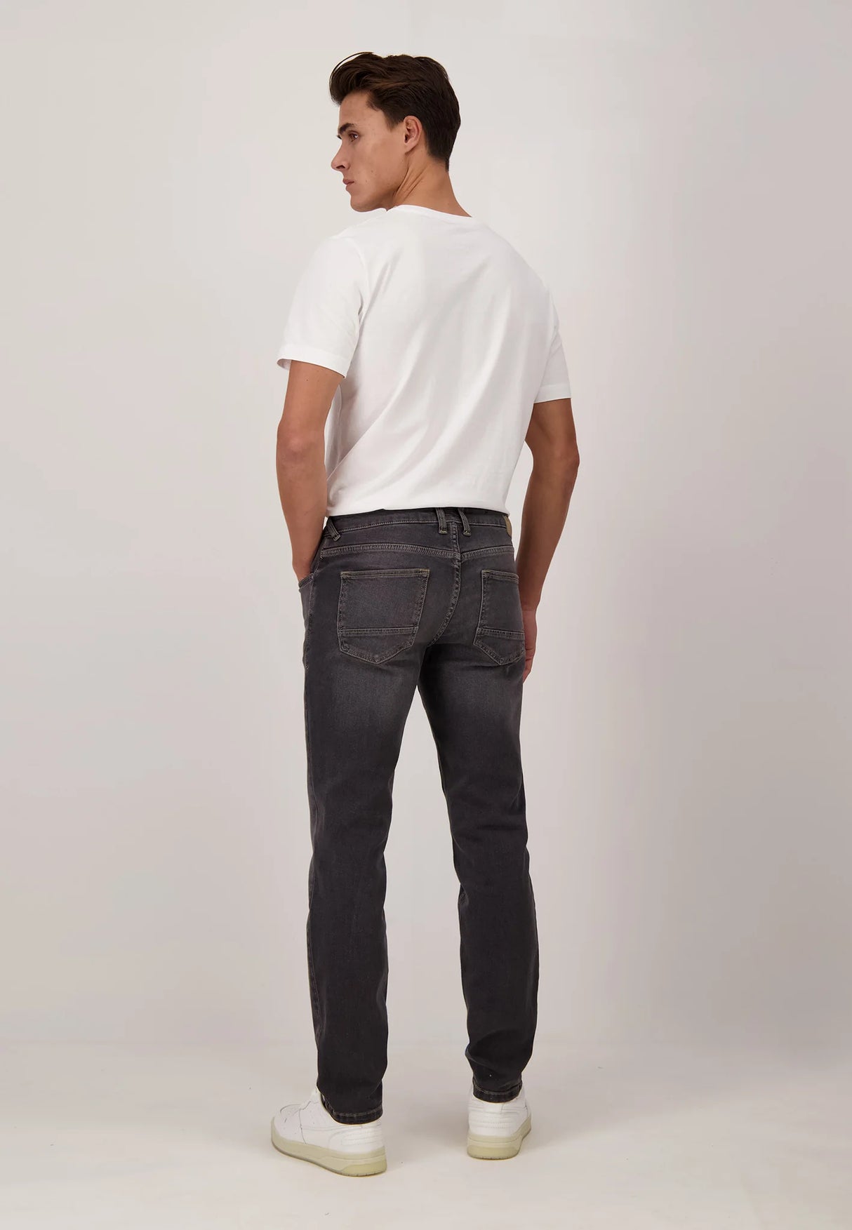 FYNCH HATTON Denim Jeans - Men's Modern Slim Fit – Black Worn Fynch Hatton