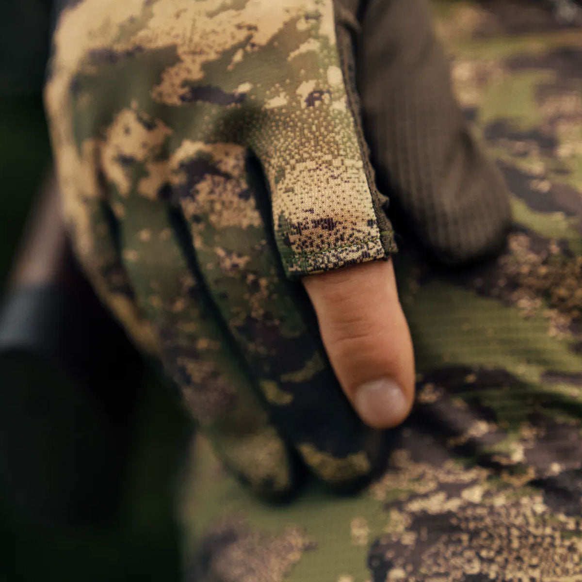 HARKILA Deer Stalker Camo Mesh Gloves - AXIS MSP Forest