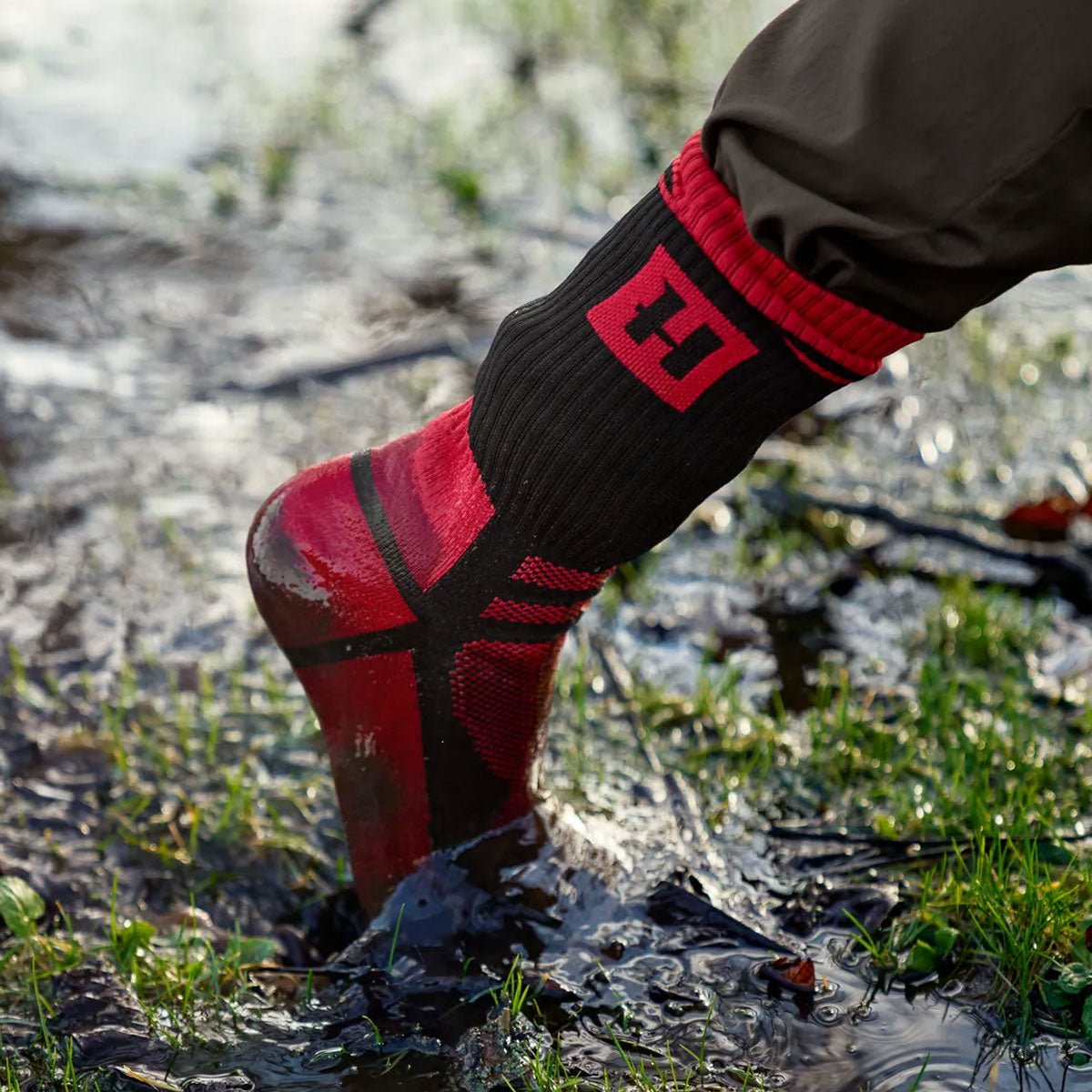 HARKILA Waterproof Socks - Merino Wool - Red / Black