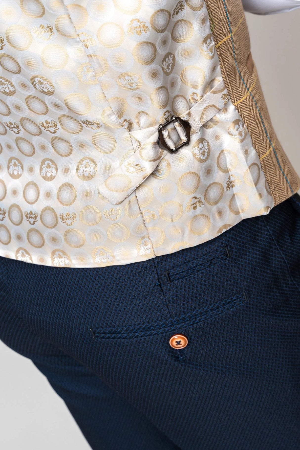 50% OFF - MARC DARCY Men's DX8 Single Breasted Waistcoat - Oak Check - Size: UK 48