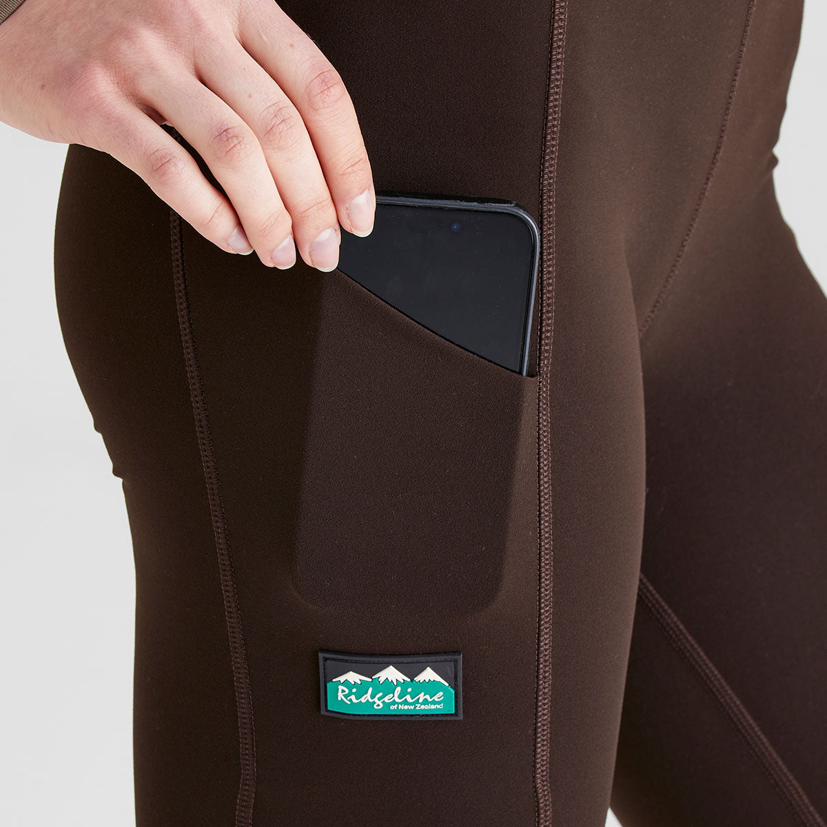 Ridgeline women's Infinity Leggings Deep Bark, logo detail
