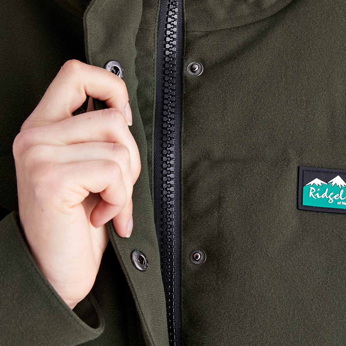 Ridgeline women's Taiga Thermal Jacket Deep Forest, front fastening detail