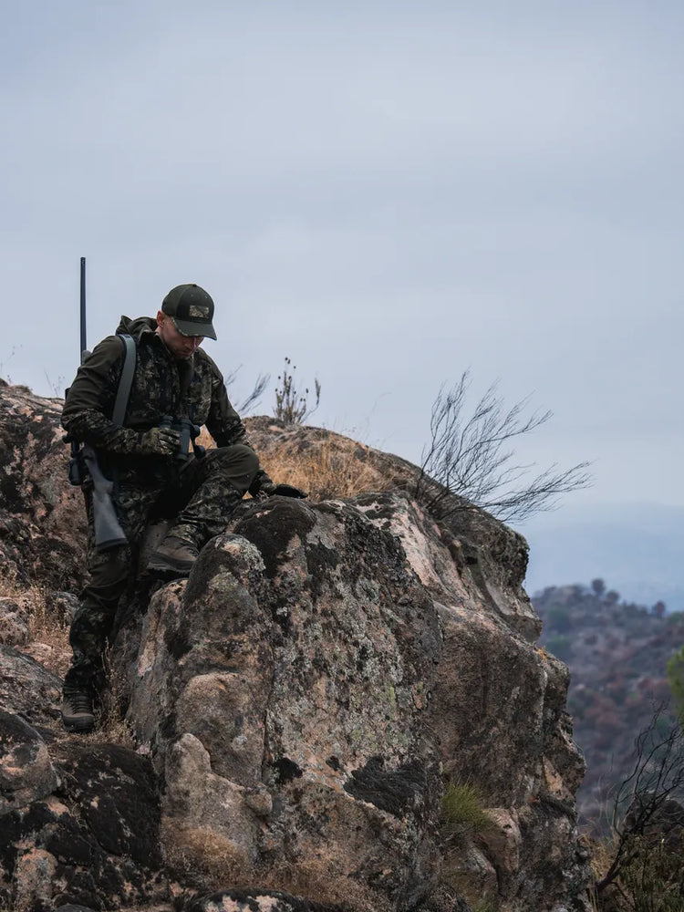 SEELAND Chaser Aero Camo Jacket - Mens - InVis MPC Green - hunter resting on rocks
