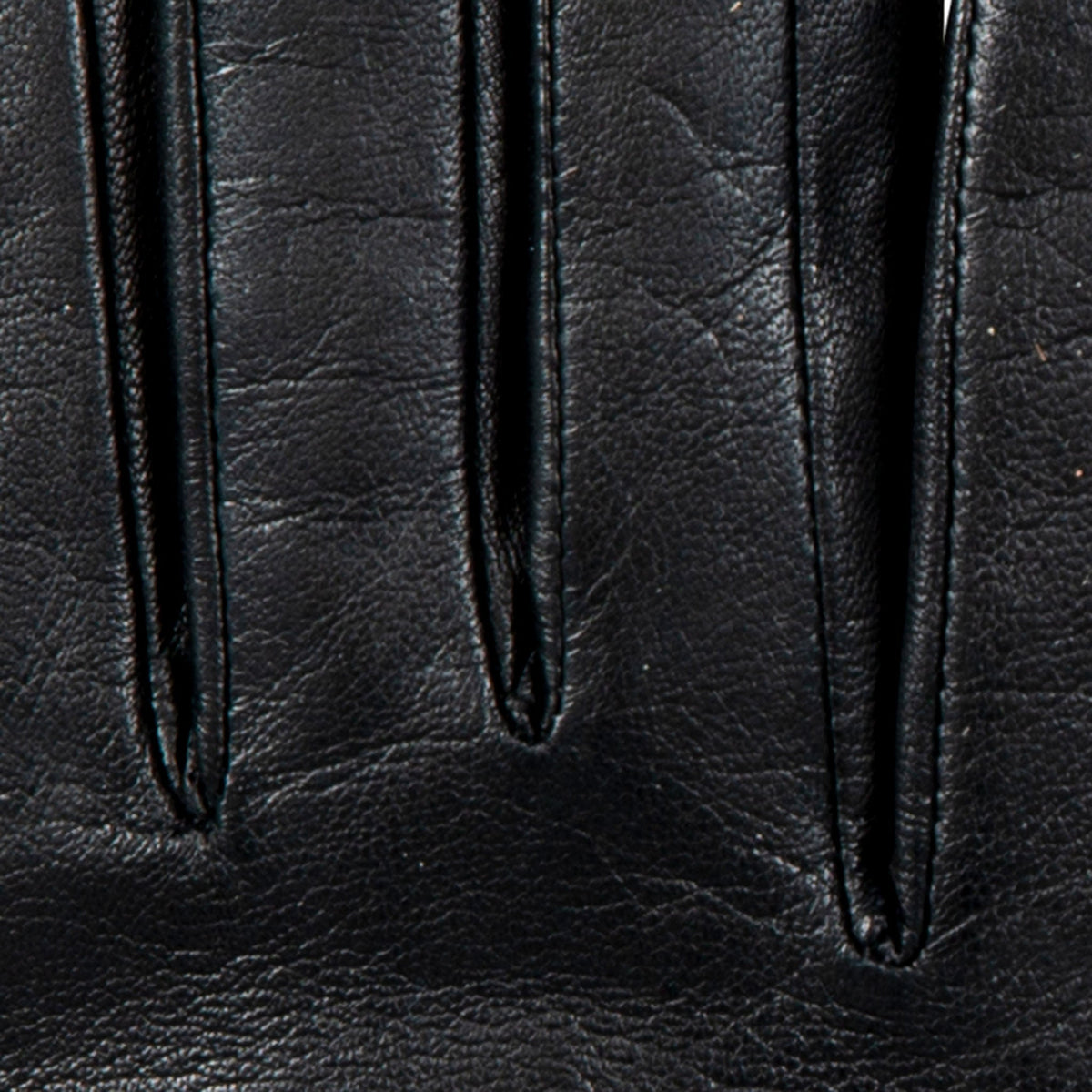 DENTS Isabelle women’s cashmere-lined leather gloves in black – finger detail