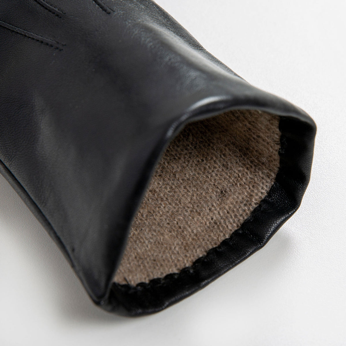 DENTS Isabelle women’s cashmere-lined leather gloves in black – open cuff