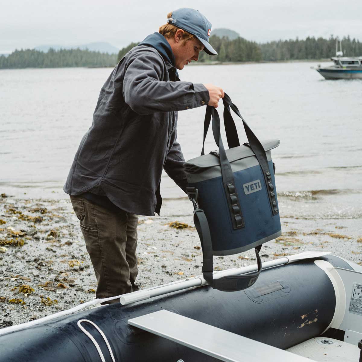 YETI Hopper M15 Soft Cooler Bag - Navy