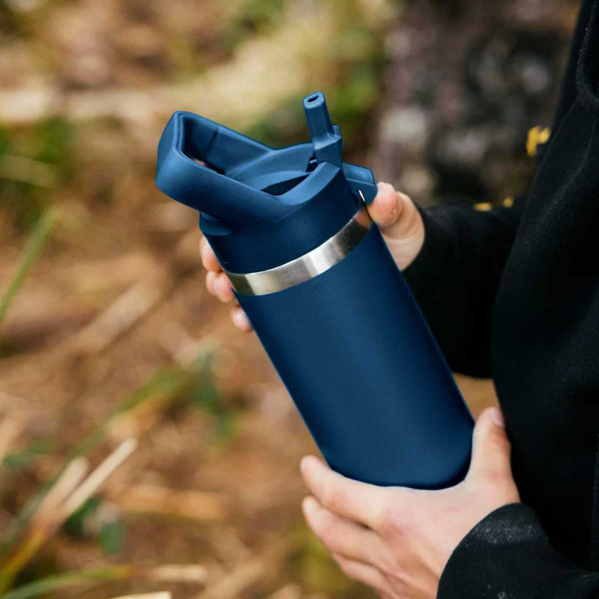 YETI Rambler 18 OZ (532ml) Bottle With Straw Cap - Navy