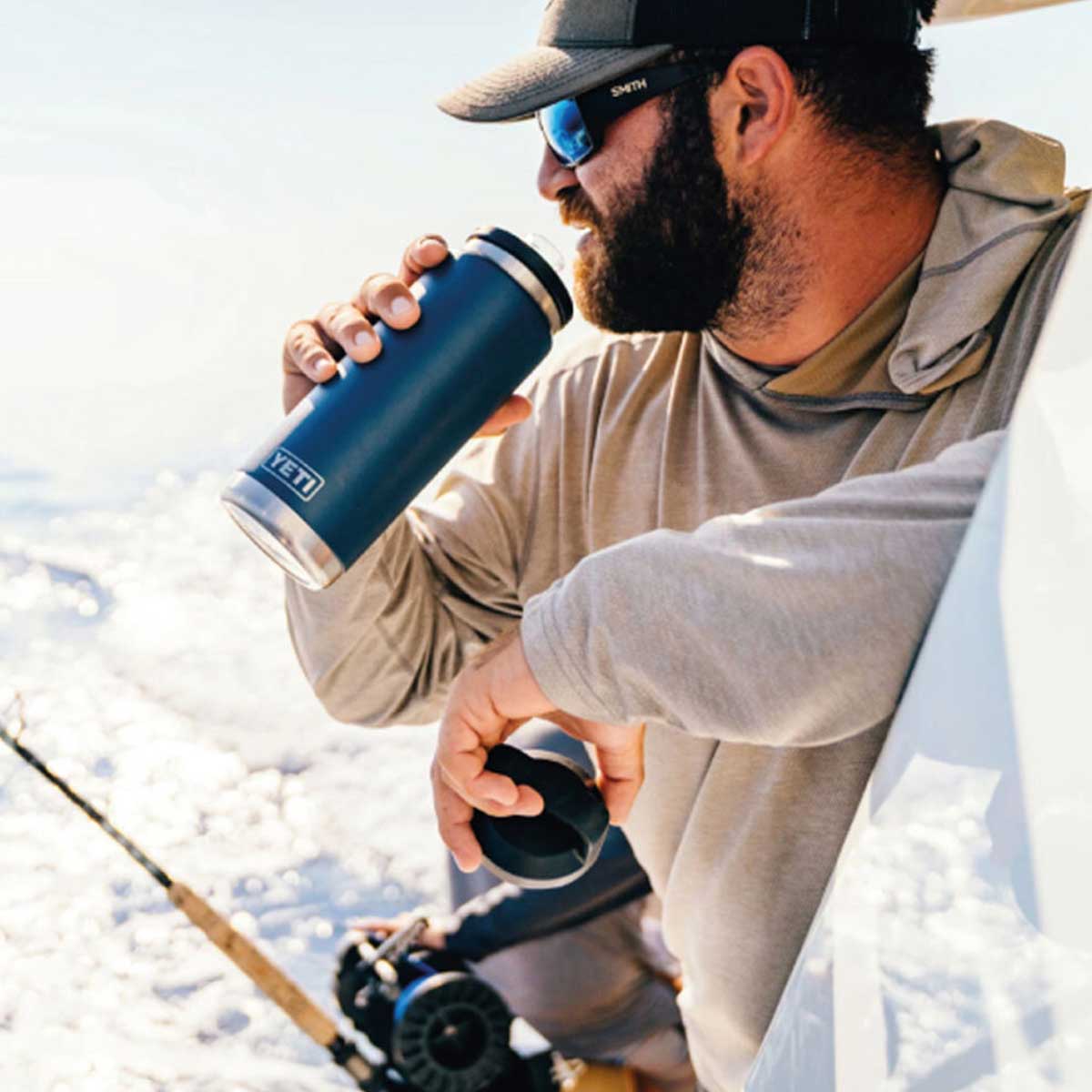YETI Rambler 26 OZ (769ml) Bottle With Chug Cap - Navy