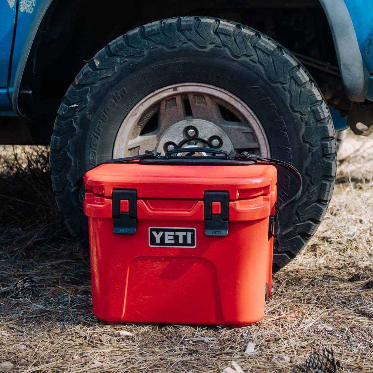 YETI Roadie 15 Cooler Box - Rescue Red