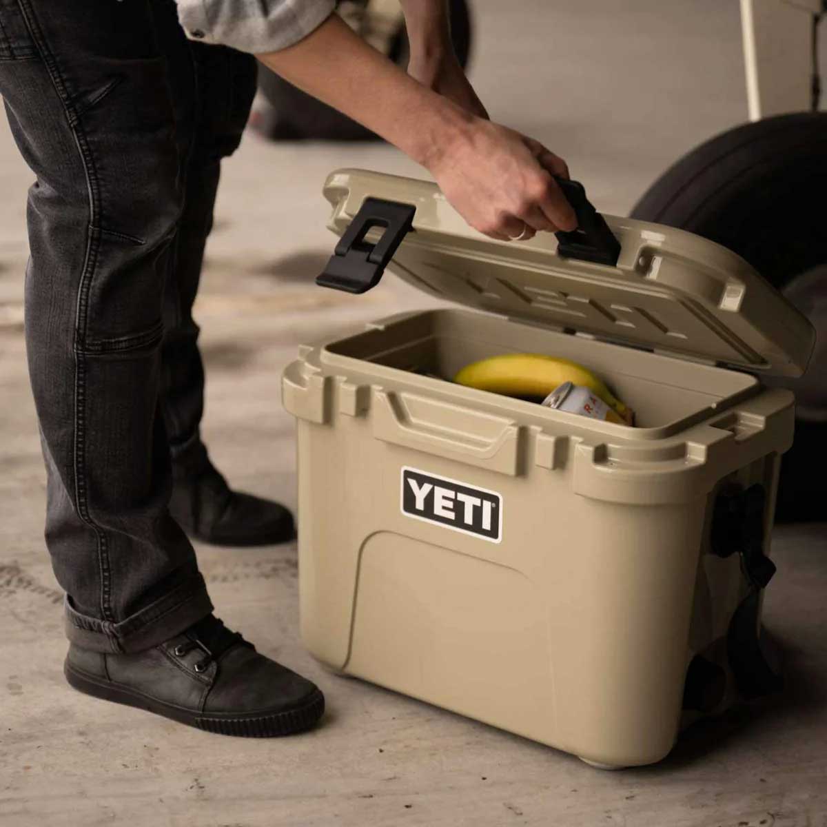 YETI Roadie 15 Cooler Box - Tan