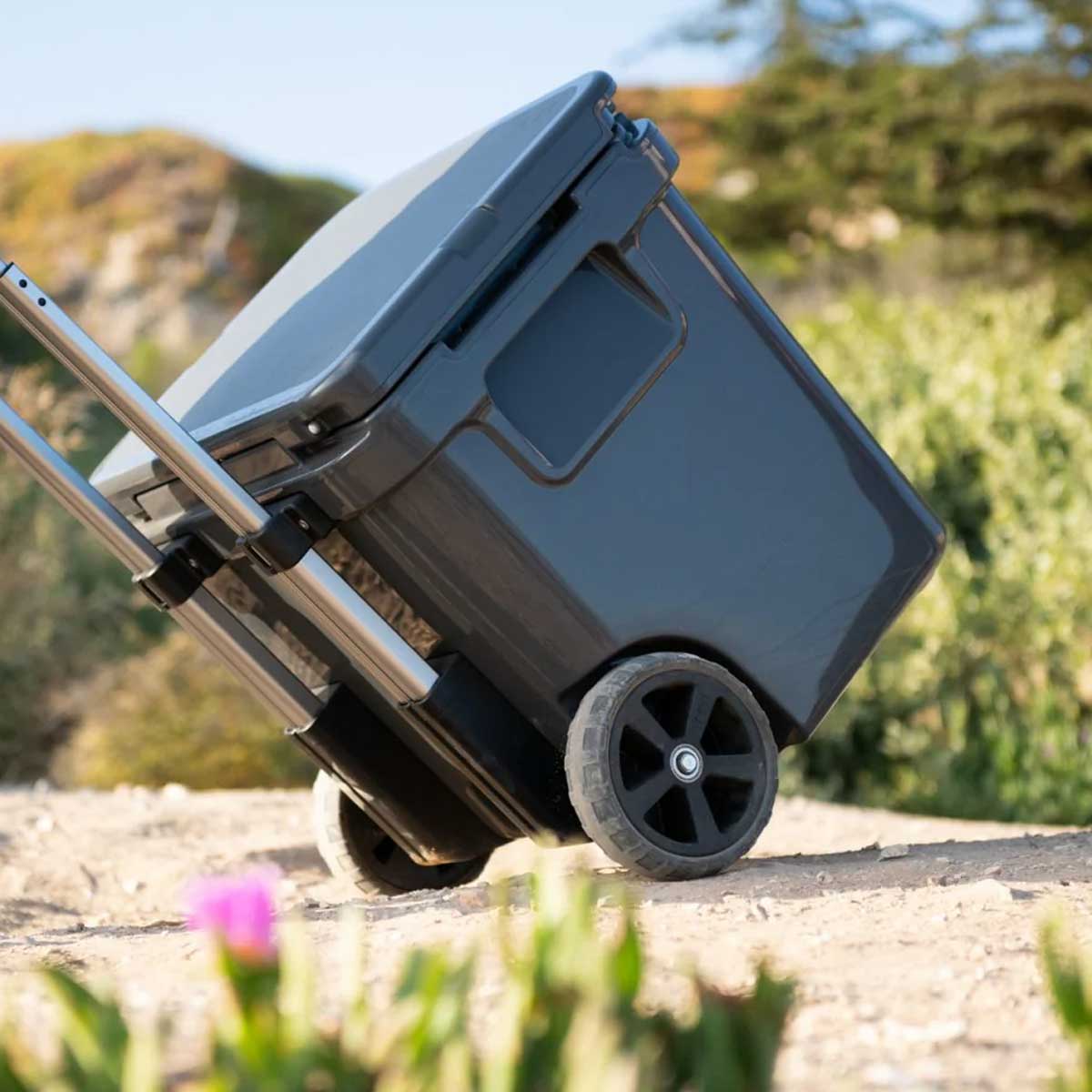 YETI Roadie 48 Wheeled Cooler Box - Navy