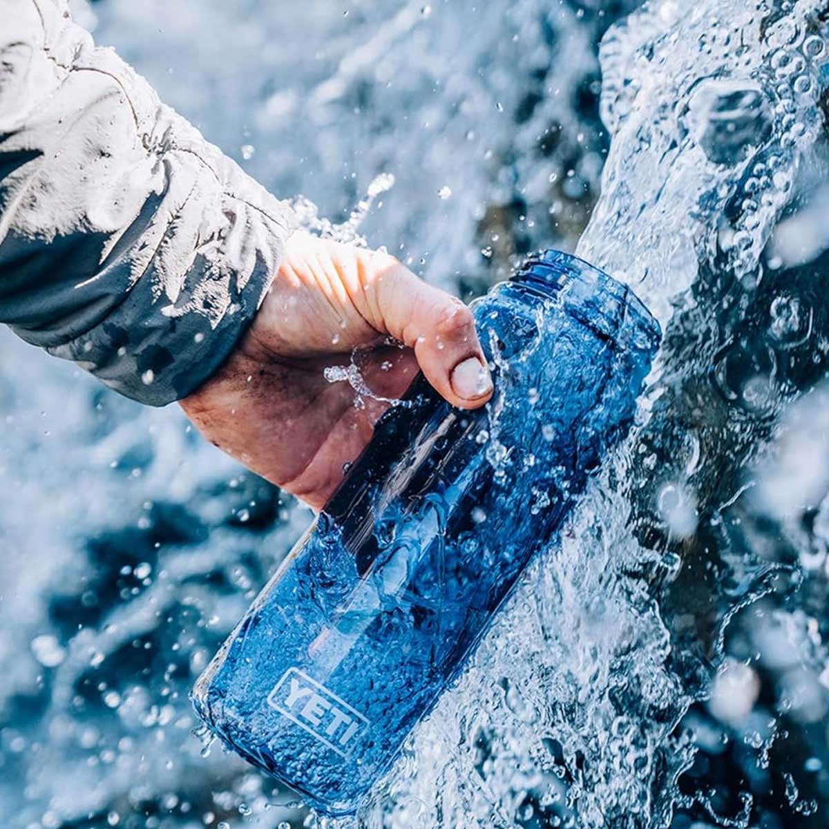 YETI Yonder 25 OZ (750ml) Water Bottle - Navy