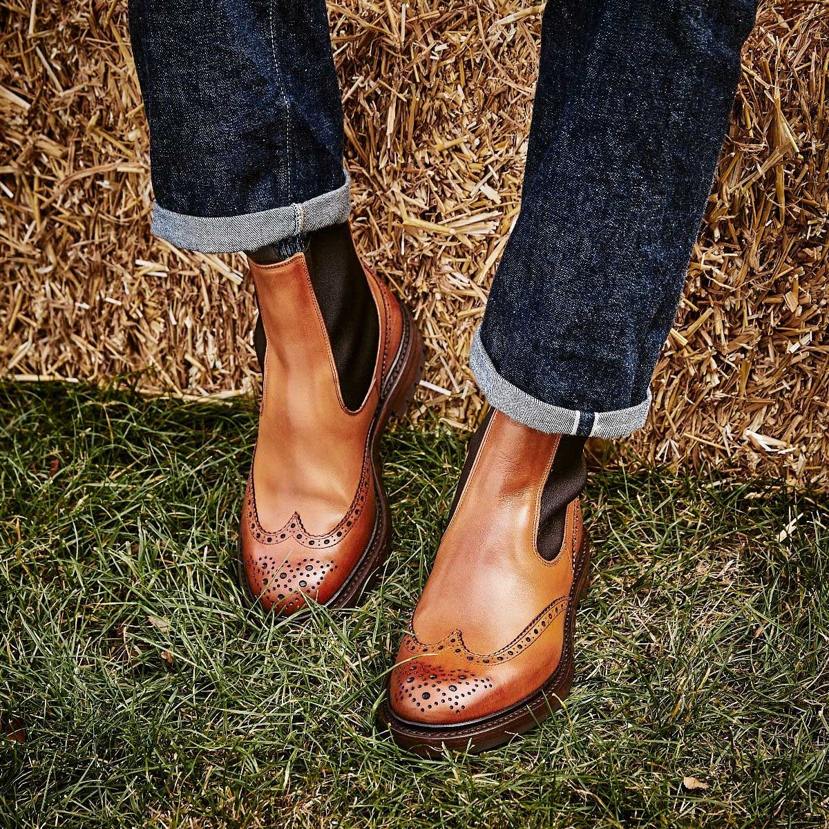 TRICKER'S Henry Boots - Mens Commando Sole - 1001 Burnished Tan Tricker's