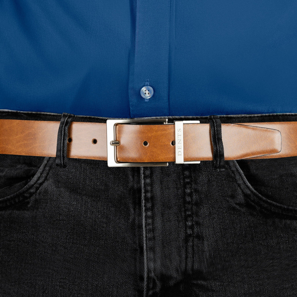 Men’s heritage reversible full-grain leather belt with satin nickel buckle in black/tan, buckle close up. 