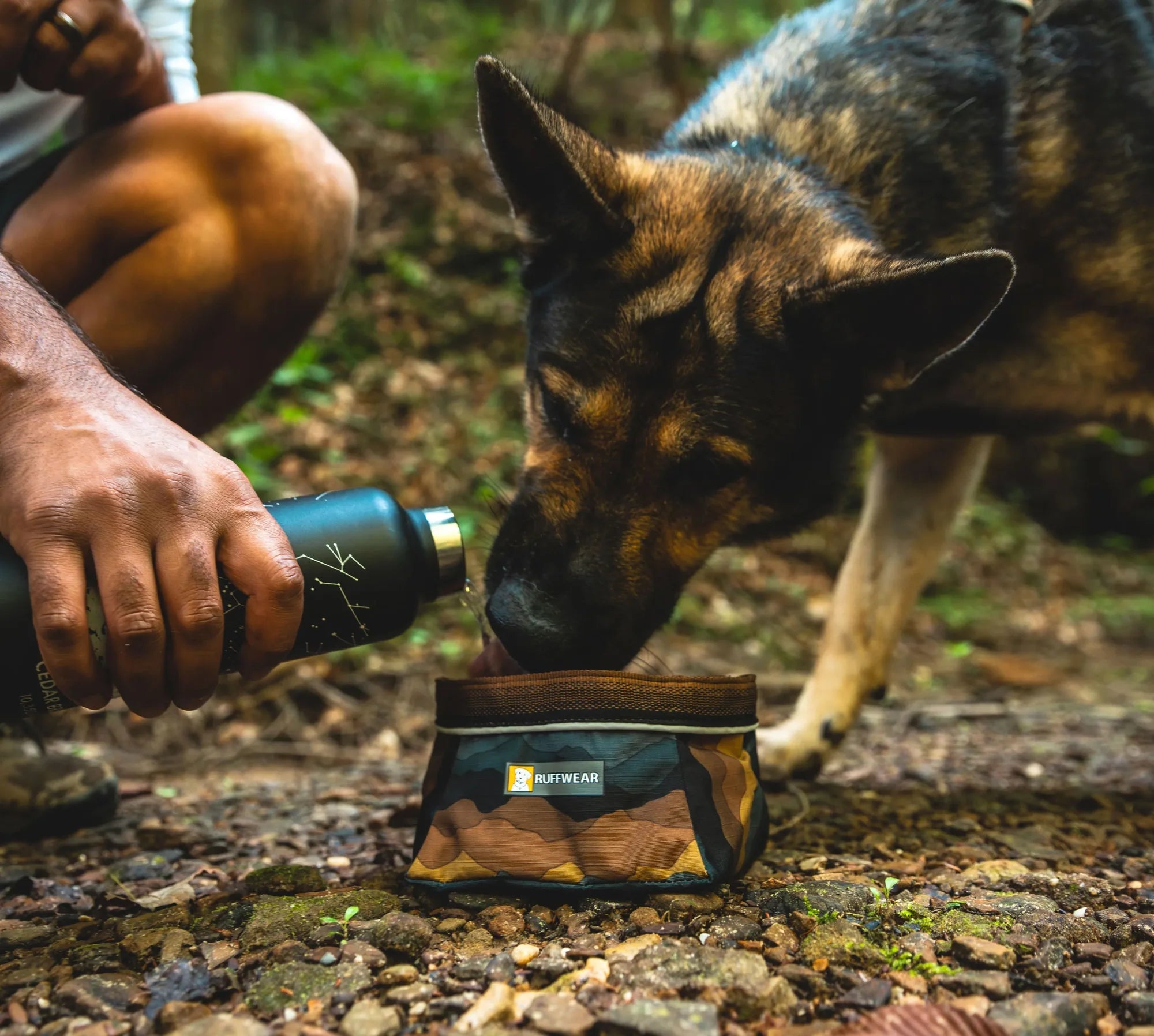 RUFFWEAR Quencher Packable Dog Bowl - Moonlight Mountains Ruffwear