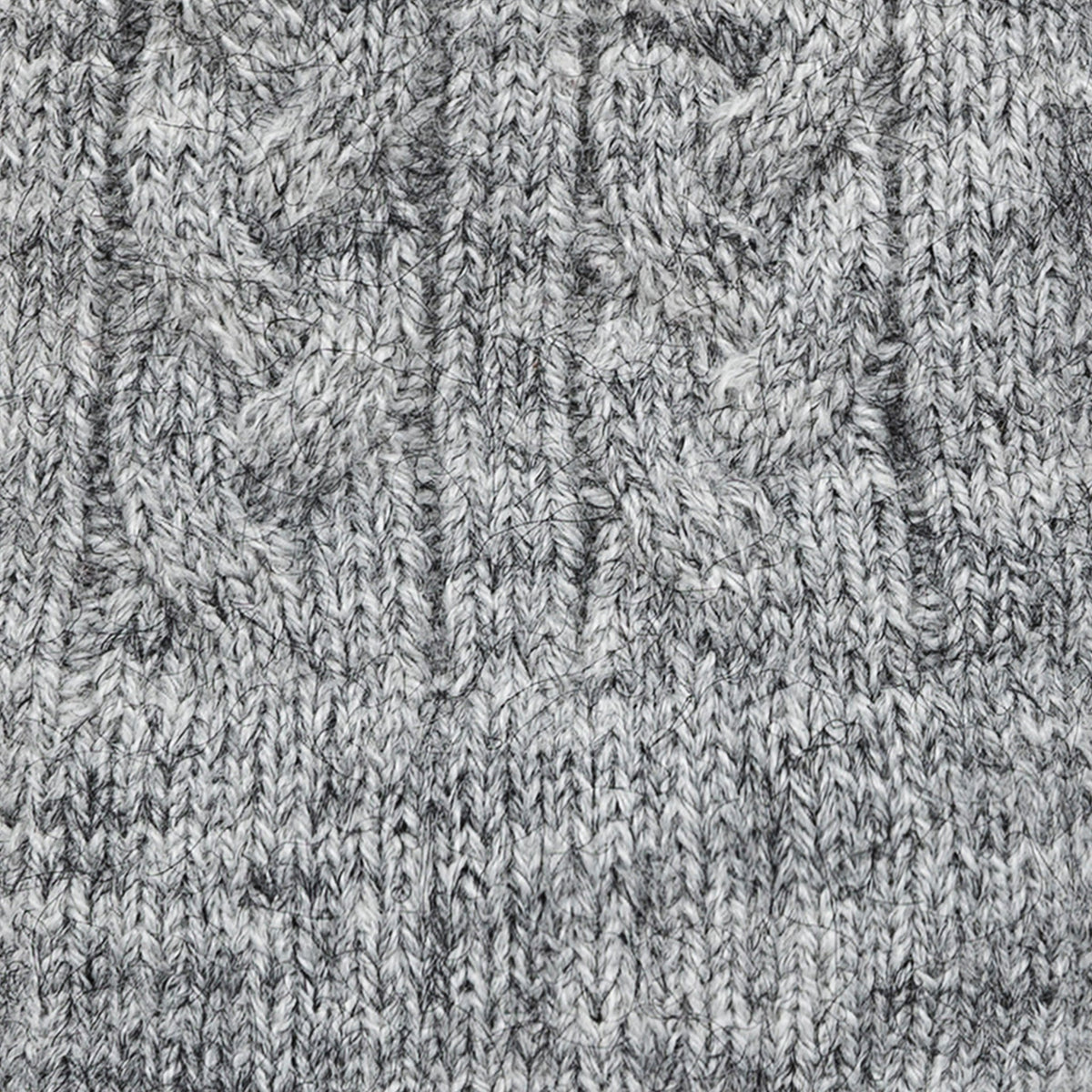 Women's cable knit gloves in light grey, fabric close up. 
