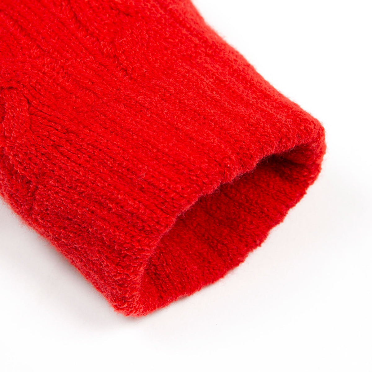 Women's cable knit gloves in red, cuff. 