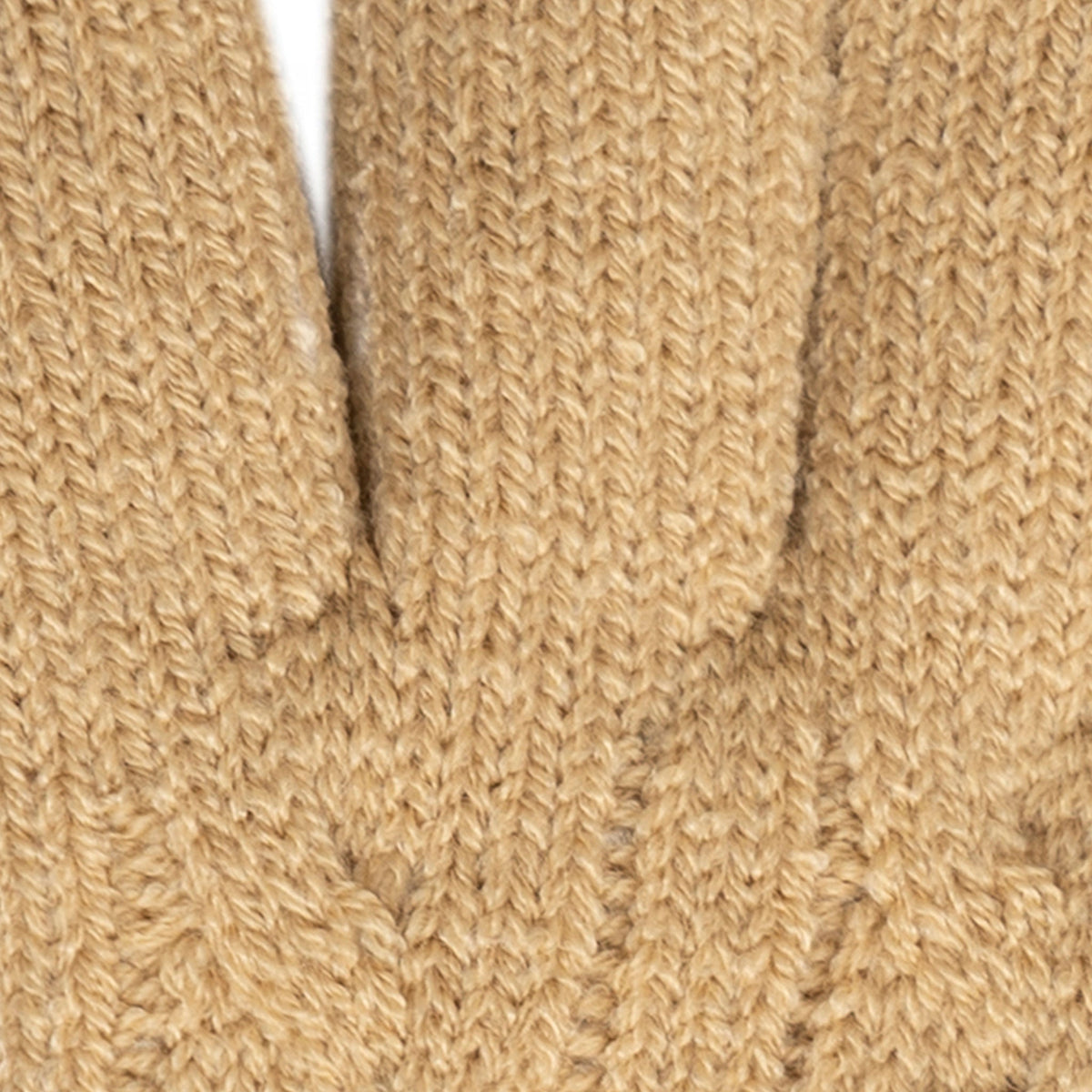 Women's cable knit gloves in beige, fingers close up. 