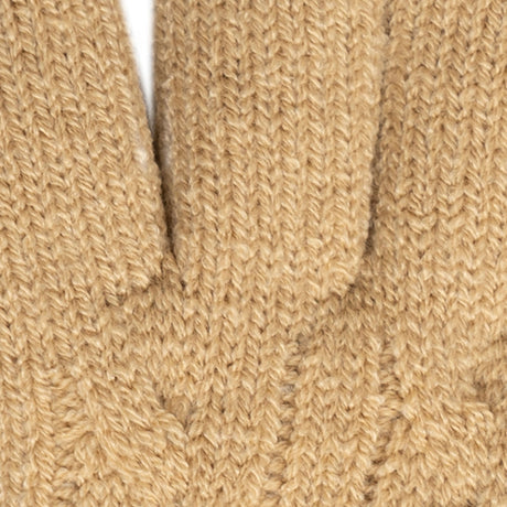 Women's cable knit gloves in beige, fingers close up. 