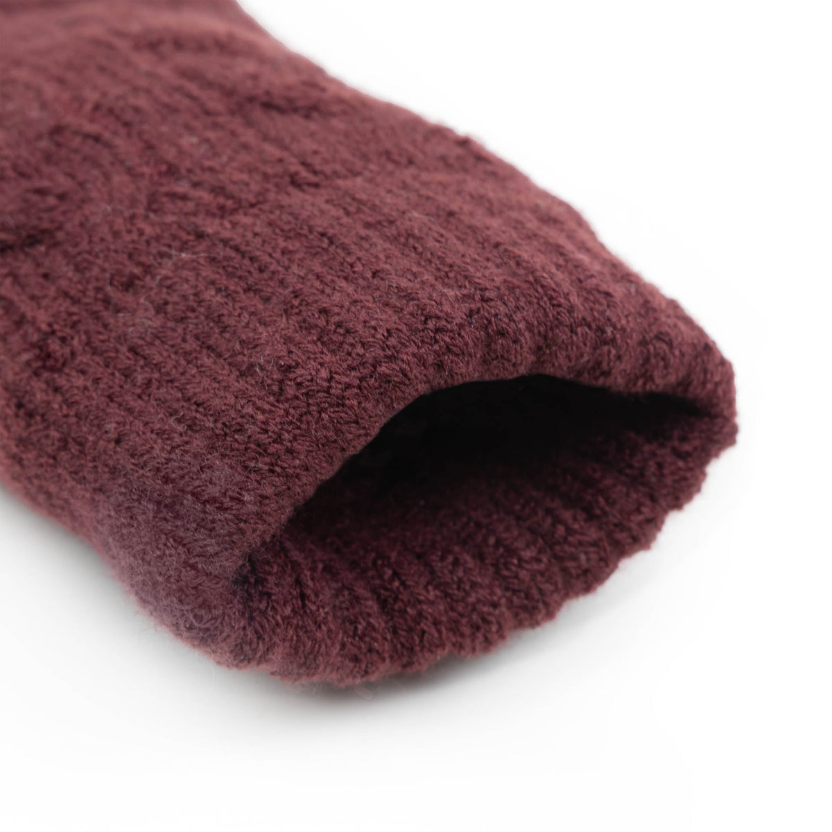 Women's cable knit gloves in burgundy, cuff. 
