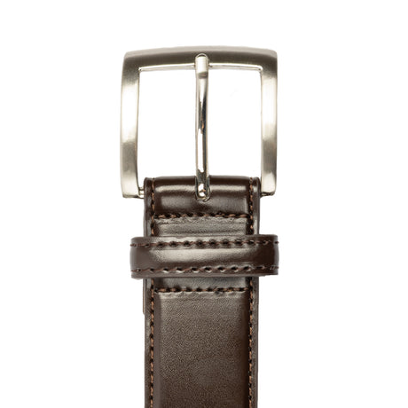 Men's contrast lined leather belt with satin nickel buckle in brown, buckle.