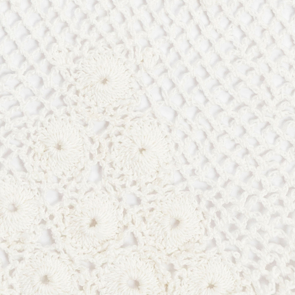 Women's cotton crochet gloves in ecru - close up of the design