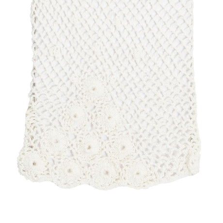 Women's cotton crochet gloves in ecru - close up of the cuff on the back of the hand
