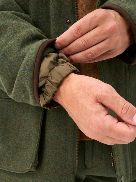 ALAN PAINE Combrook Mens Shooting Field Coat - Mariner – cuff detail.
