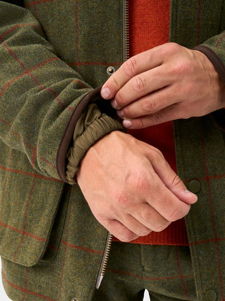 ALAN PAINE Combrook Mens Shooting Field Coat - Reed – cuff detail.