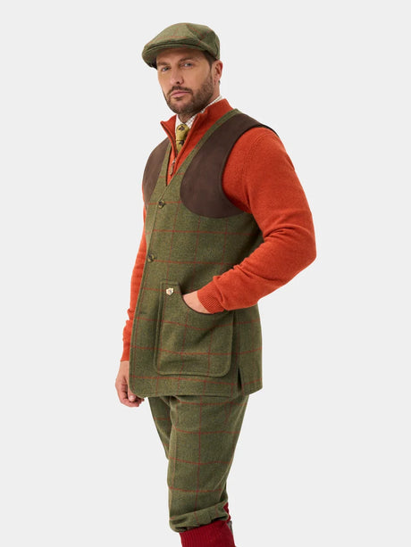 ALAN PAINE Combrook Mens Shooting Waistcoat - Reed – front on model.