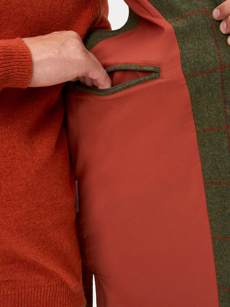 ALAN PAINE Combrook Mens Shooting Waistcoat - Reed – inside pocket detail.