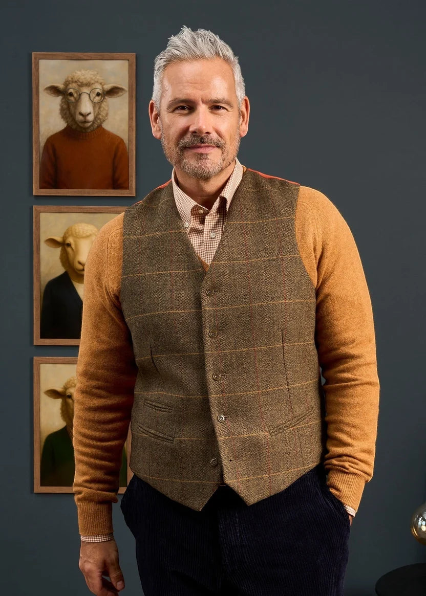 ALAN PAINE Combrook Mens Tweed Lined-Back Waistcoat - Teak