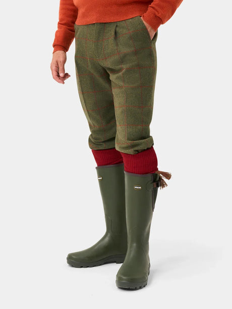 ALAN PAINE Combrook Mens Tweed Shooting Breeks - Reed – front on model.