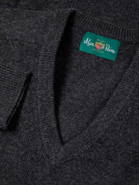 ALAN PAINE Hampshire V Neck Lambswool Classic Fit Jumper - Mens - Charcoal