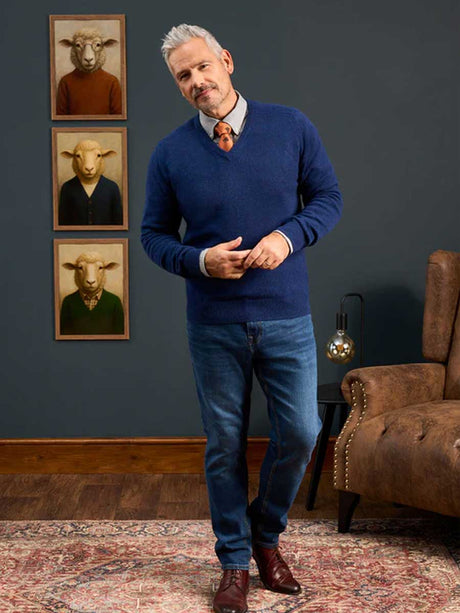 ALAN PAINE Hampshire V Neck Lambswool Classic Fit Jumper - Mens - Indigo