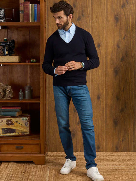 ALAN PAINE Hampshire V Neck Lambswool Classic Fit Jumper - Mens - Navy