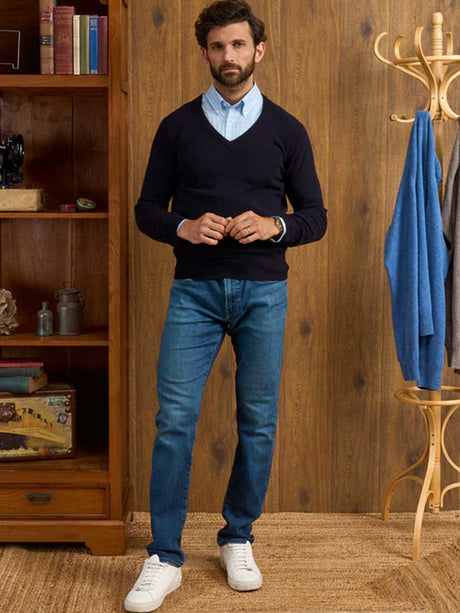 ALAN PAINE Hampshire V Neck Lambswool Classic Fit Jumper - Mens - Navy
