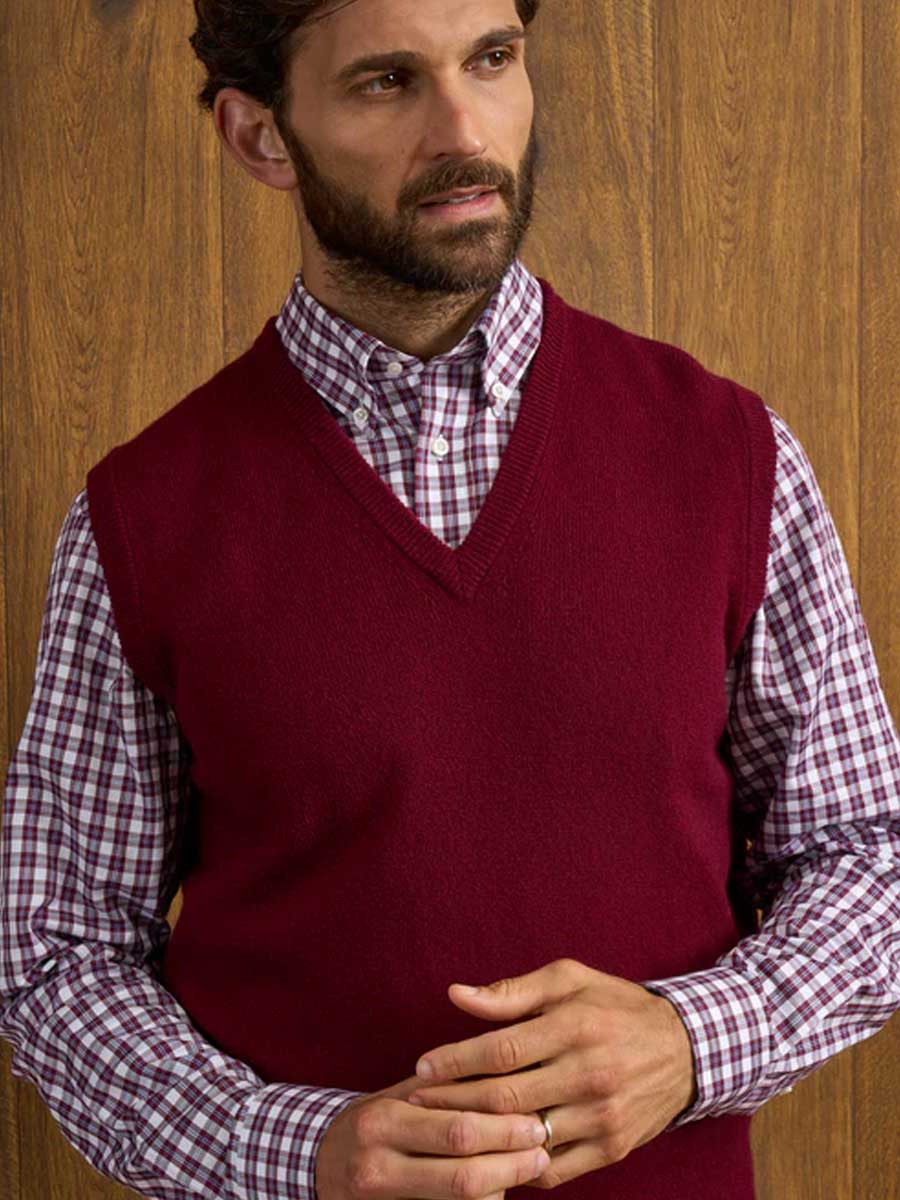 ALAN PAINE Norfolk Lambswool V-Neck Classic Fit Slipover - Mens - Bordeaux