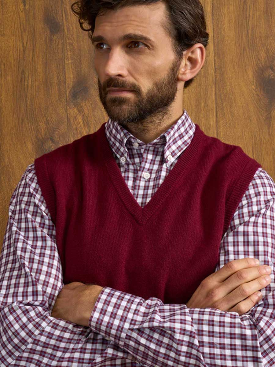 ALAN PAINE Norfolk Lambswool V-Neck Classic Fit Slipover - Mens - Bordeaux