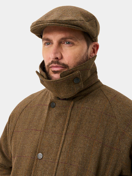 ALAN PAINE Rutland Mens Tweed Waterproof Shooting Coat - Birch – model portrait.