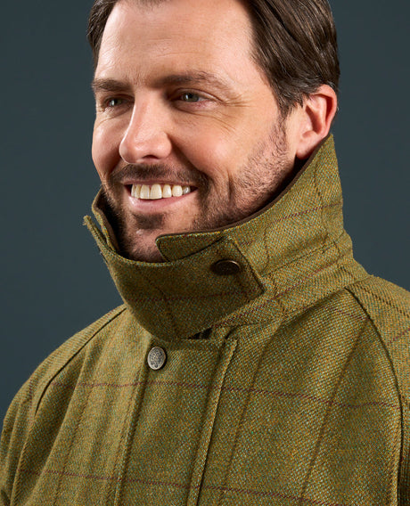 Alan Paine Rutland Mens Waterproof Shooting Coat - Lichen – collar detail view.