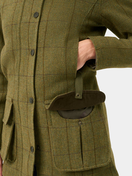 Alan Paine Rutland Shooting Coat - Ladies Tweed Waterproof - Lichen – pocket detail view.
