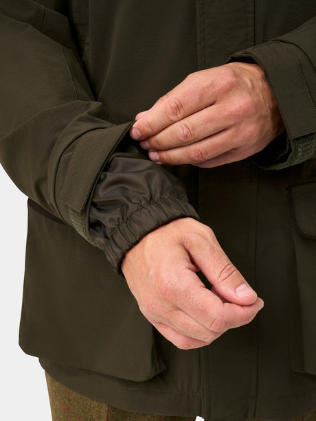 ALAN PAINE Willsden Mens Waterproof Coat - Olive – cuff detail.