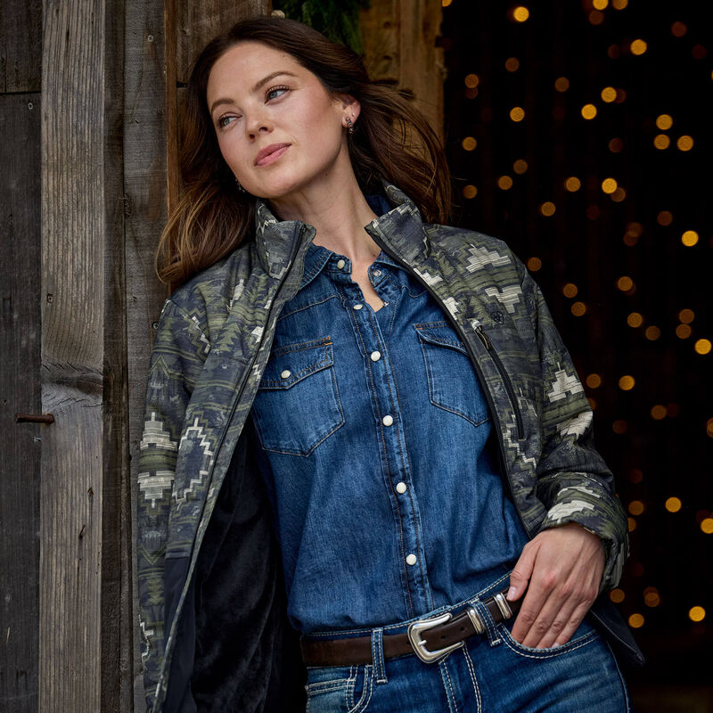 Ariat Farriday Shirt in Stella, lifestyle view