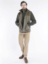 Load image into Gallery viewer, BARBOUR Bradford Gilet - Men&#39;s - Forest
